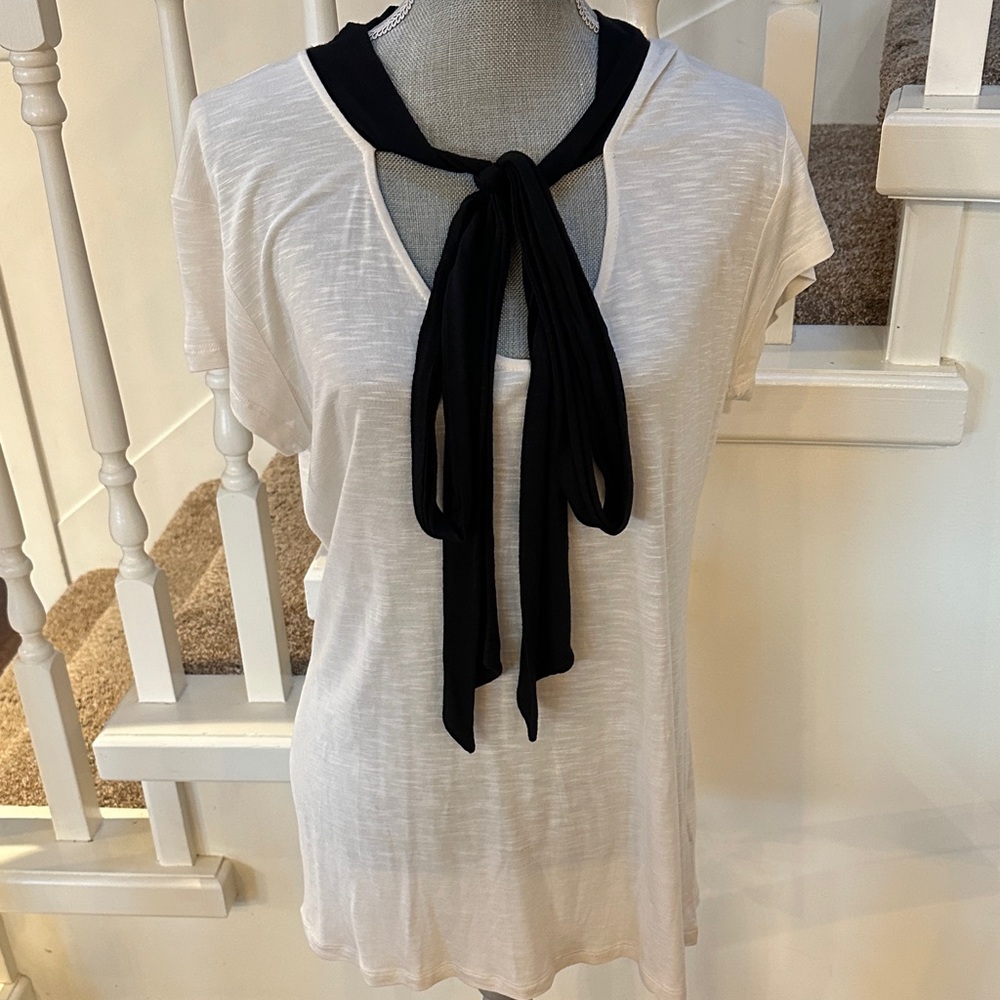 Nwt. Kardaahian club tie neck t shirt